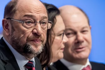 Martin Schulz, Andrea Nahles und Olaf Scholz (v.l.): Die SPD wirbt für eine "Kooperations-Koalition", stößt damit bei der Union aber auf Gegenwehr.