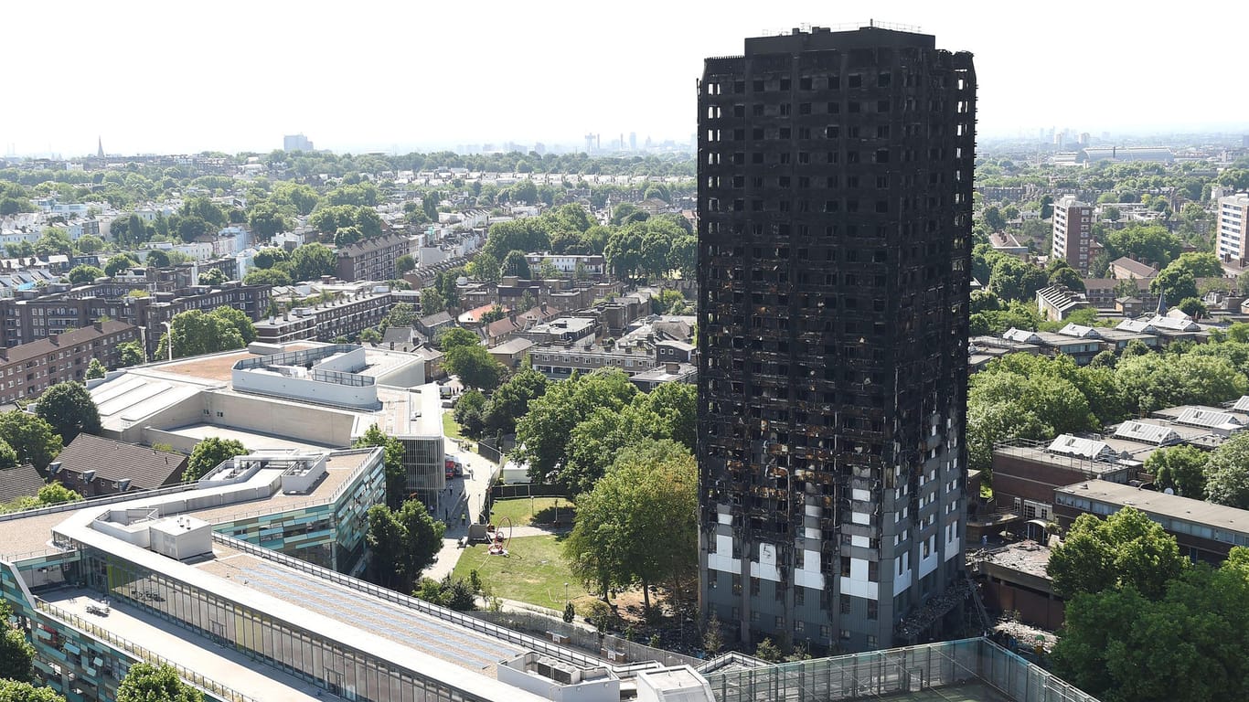 Der ausgebrannte Grenfell-Tower steht in London: Viele Überlebende des Brand im Hochhaus werden an Weihnachten immer noch ohne Zuhause sein.