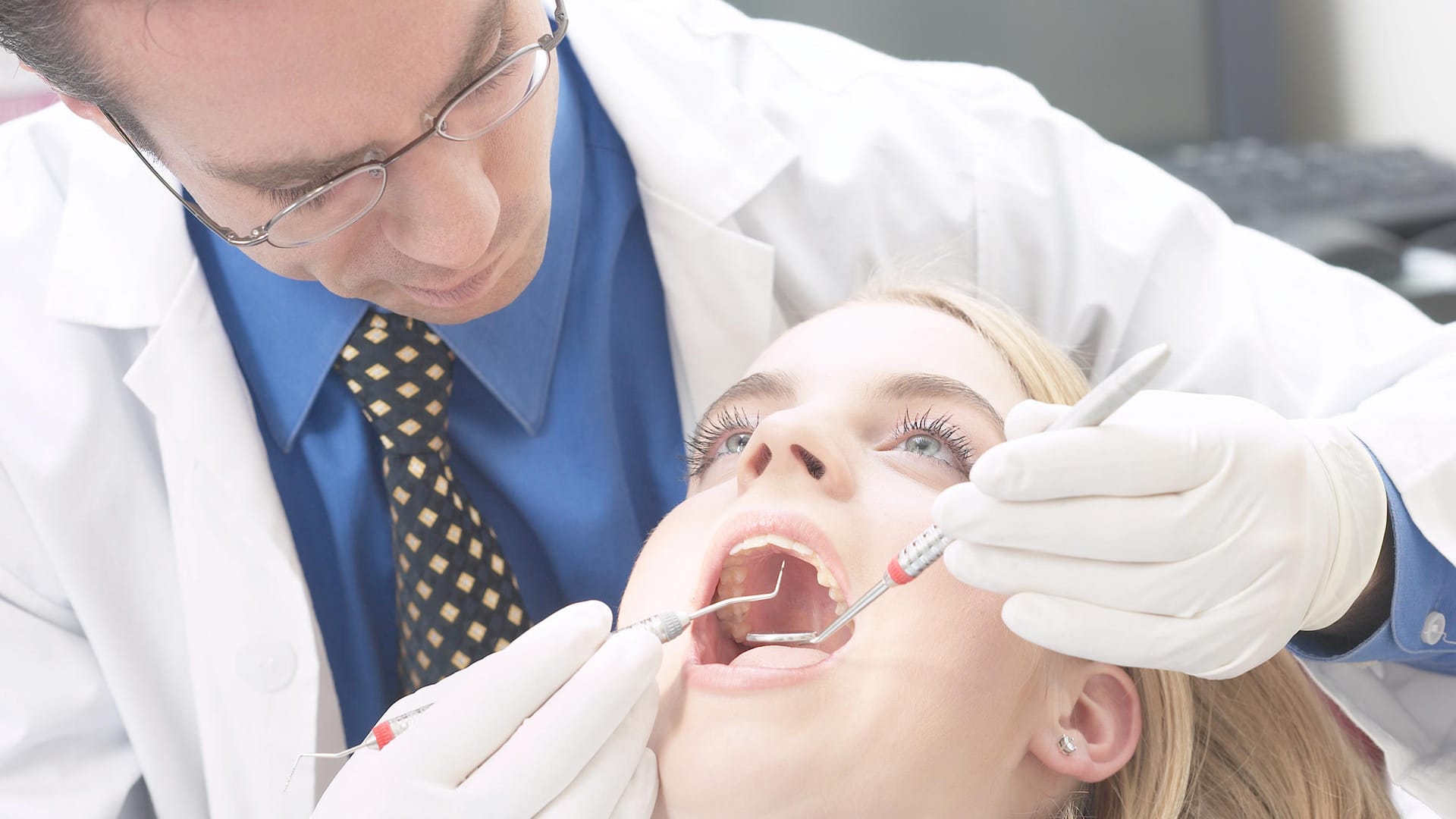 Zahnarzt mit Patientin Zahnarzt mit Patientin