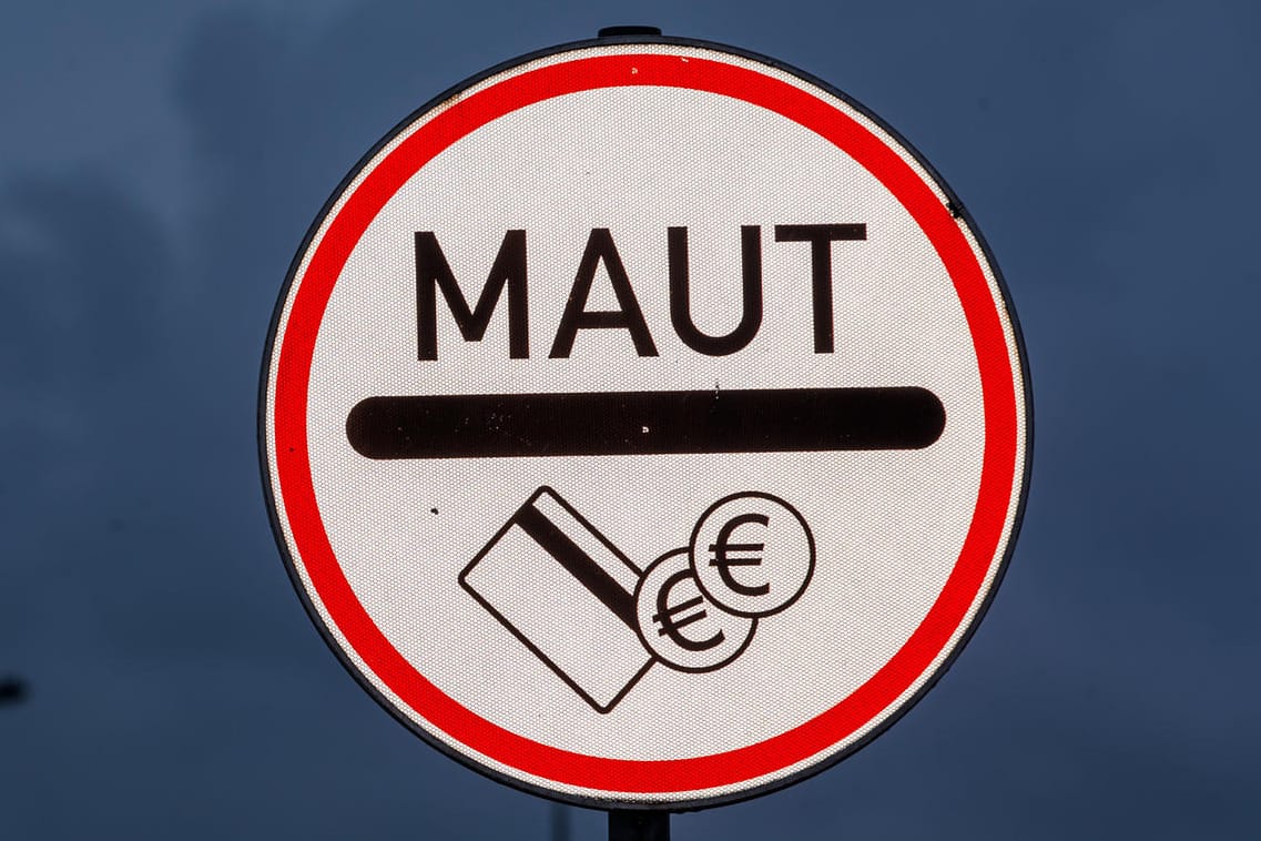 Kern der niederländischen Kritik ist, dass deutsche Autofahrer für die Ausgaben über eine Steuersenkung kompensiert werden sollen.