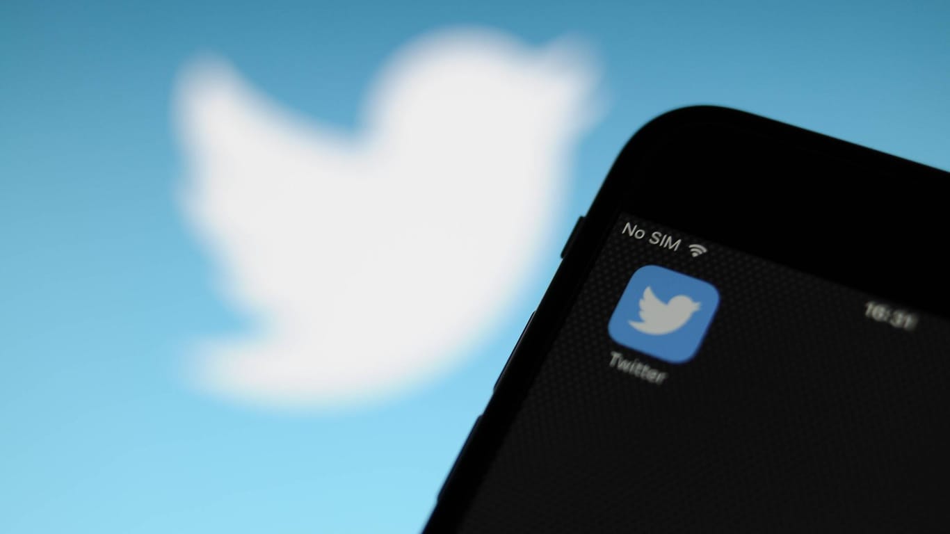 Das Twitter-Logo auf einem Smartphone