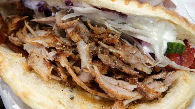 Darf weiter Phosphate enthalten: Der Döner bleibt, wie er immer war.