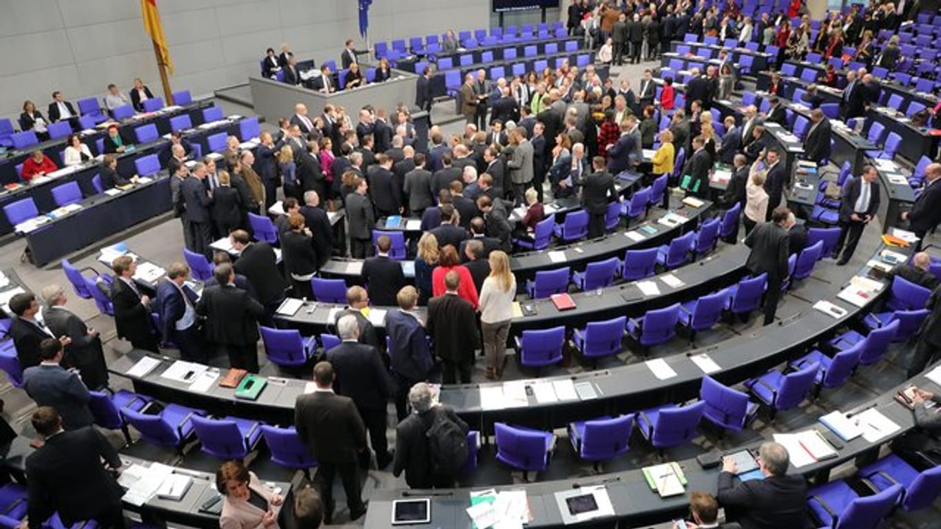 Abstimmung über die eigene Gehaltserhöhung: Die Bundestagsabgeordneten beschließen die automatische Anpassung ihrer Diäten.
