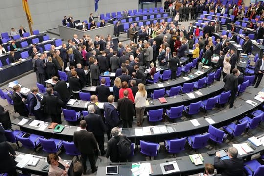 Abstimmung über die eigene Gehaltserhöhung: Die Bundestagsabgeordneten beschließen die automatische Anpassung ihrer Diäten.