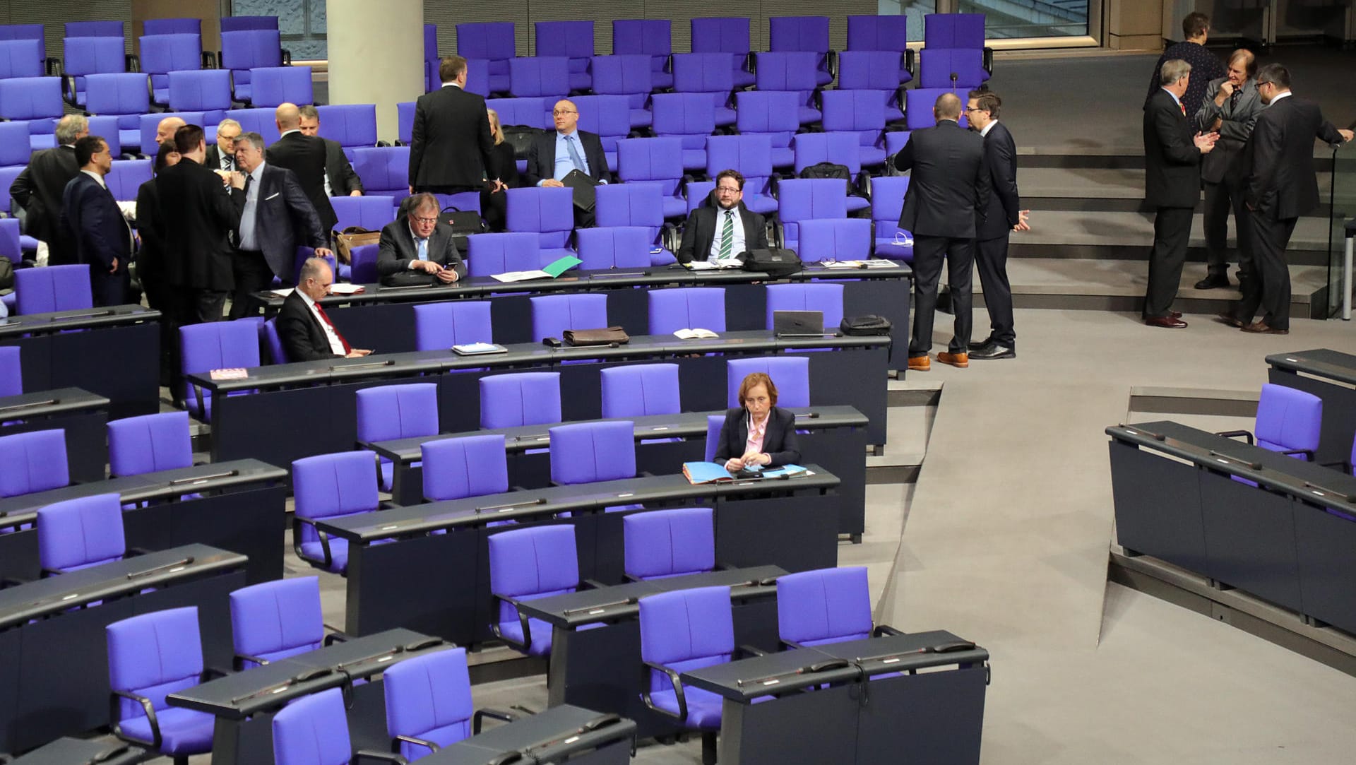 Die AfD-Fraktion Bundestag: Zwei ihrer Mitglieder haben am Mittwoch ihre Immunität verloren. Die AfD-Fraktion Bundestag: Zwei ihrer Mitglieder haben am Mittwoch ihre Immunität verloren.