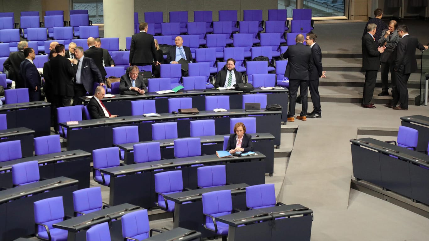 Die AfD-Fraktion im Bundestag: Wenn es um Abgaben an die Partei geht, stehen nicht immer alle gleich in erster Reihe.
