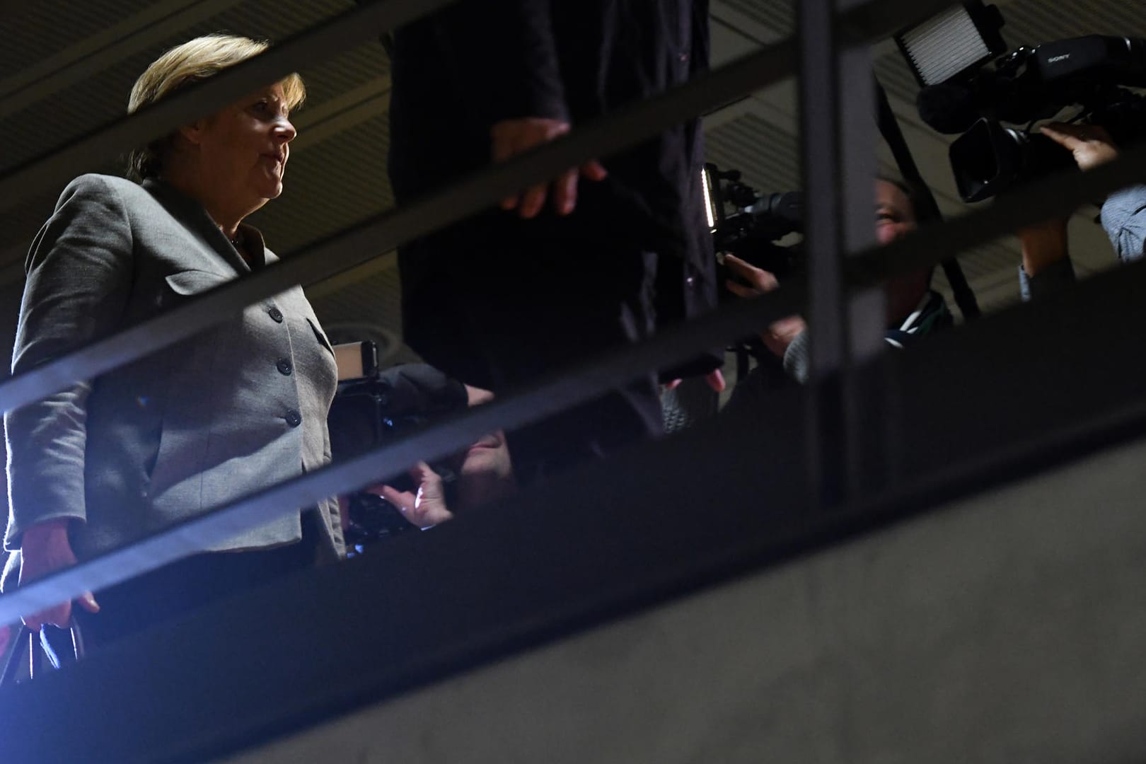 CDU-Vorsitzende Angela Merkel: Kurz nach dem Treffen mit Schulz und Seehofer heißt es, die Union wolle rasche Sondierungen – die SPD will aber erst beraten.