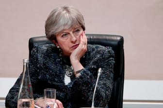Theresa May fährt geschwächt zum EU-Gipfel in Brüssel: Gegen ihren Willen hat das Parlament ein Veto-Recht zum Brexit durchgesetzt.