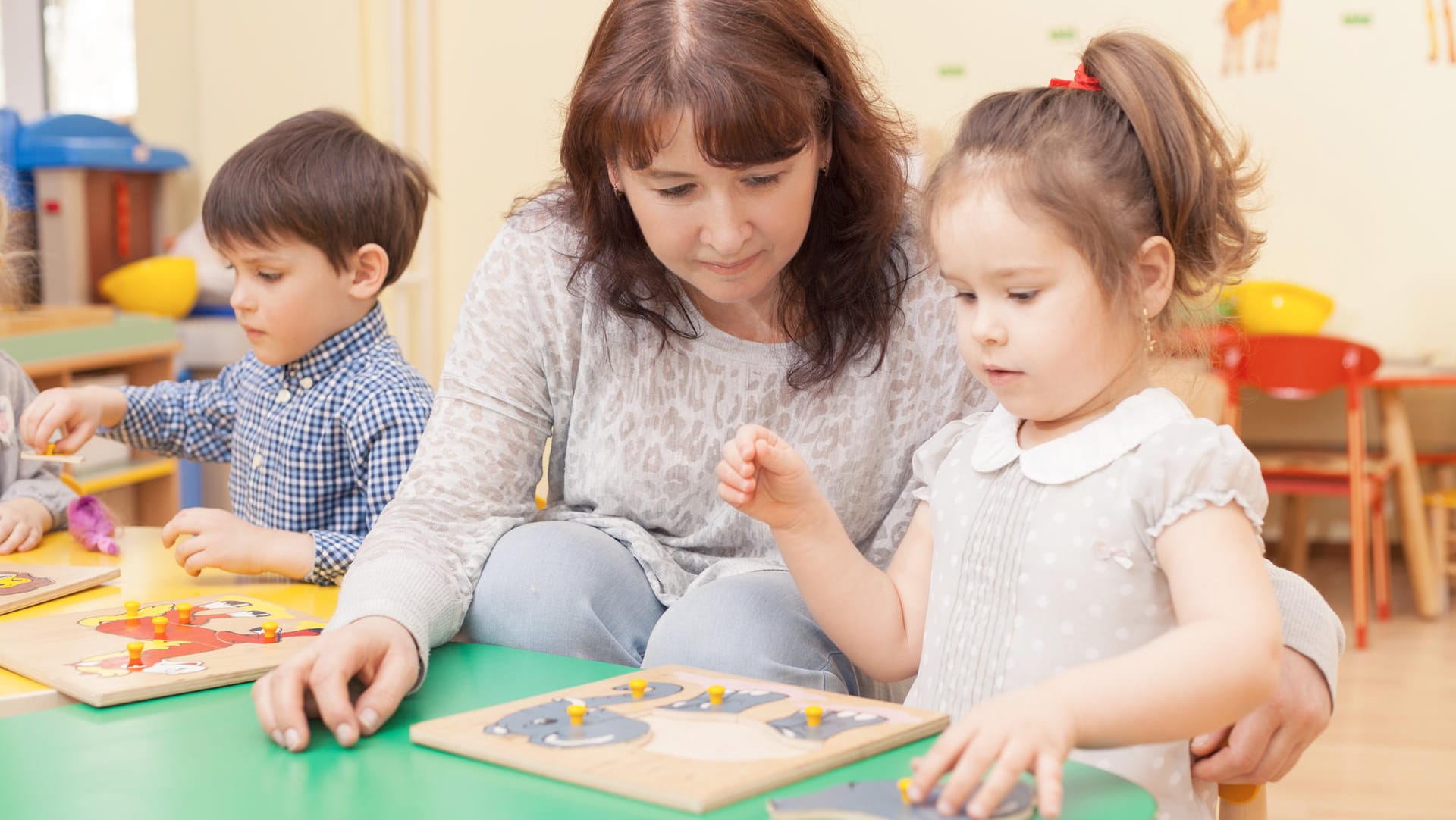 Viele Kinder werden mehrere Stunden pro Tag in einer Kita betreut.