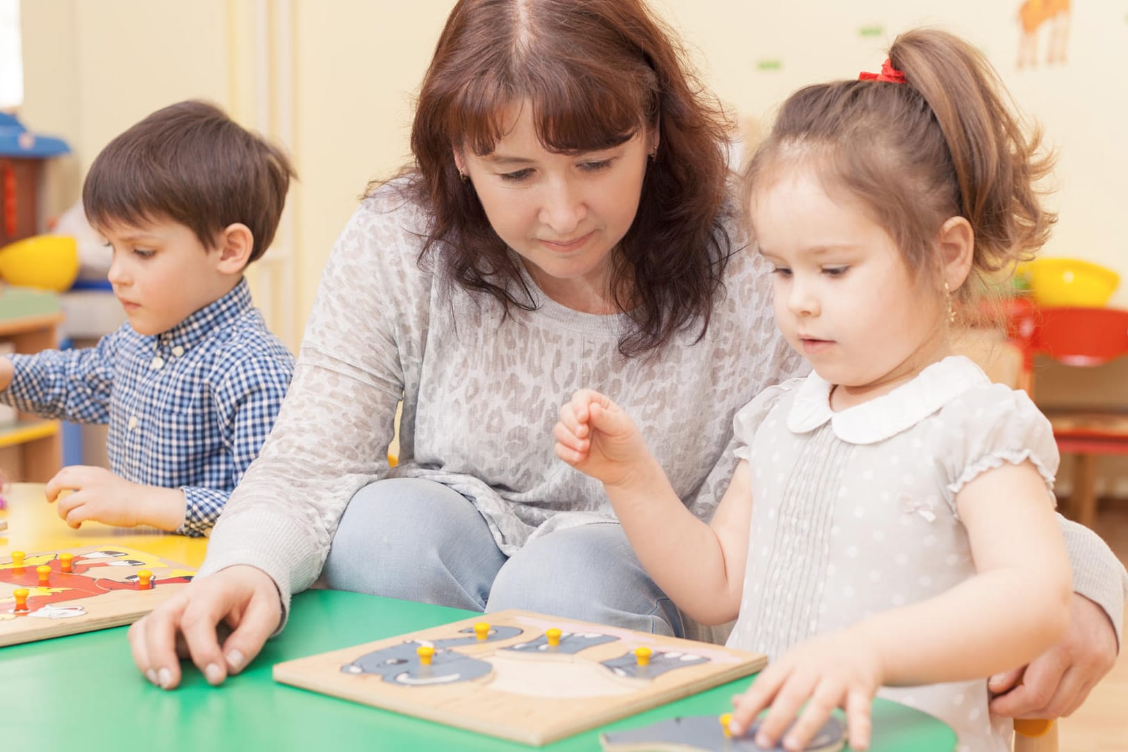 Viele Kinder werden mehrere Stunden pro Tag in einer Kita betreut.