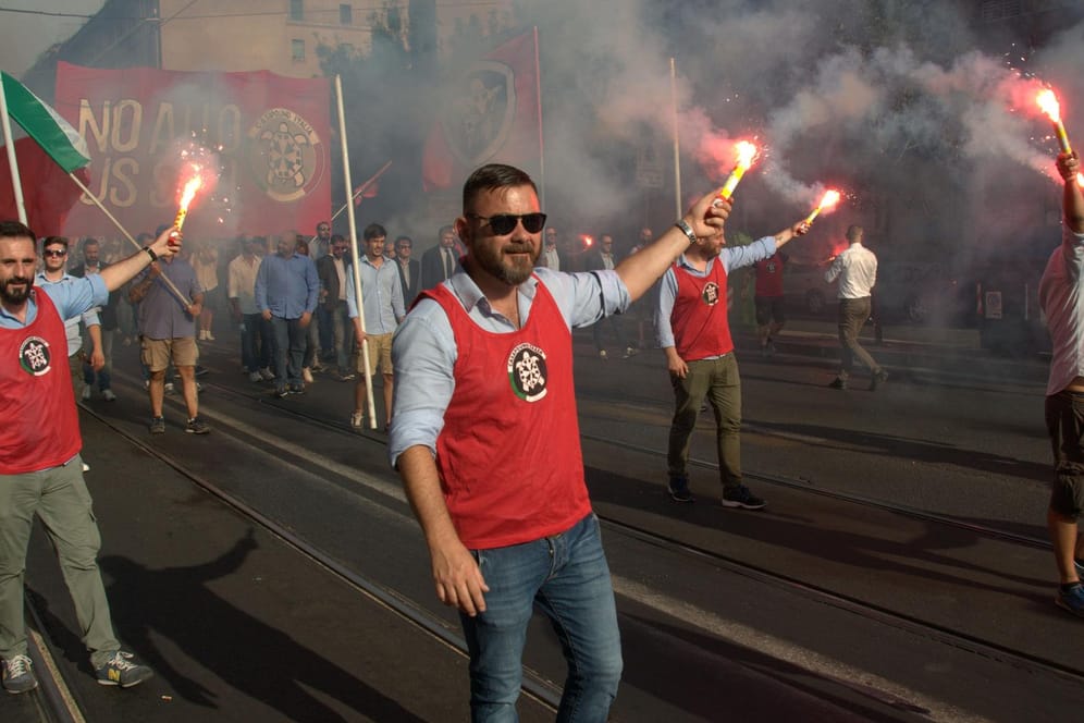 Anhänger der rechtsextremistischen Casa-Pound-Bewegung bei einer Demonstration in Rom.