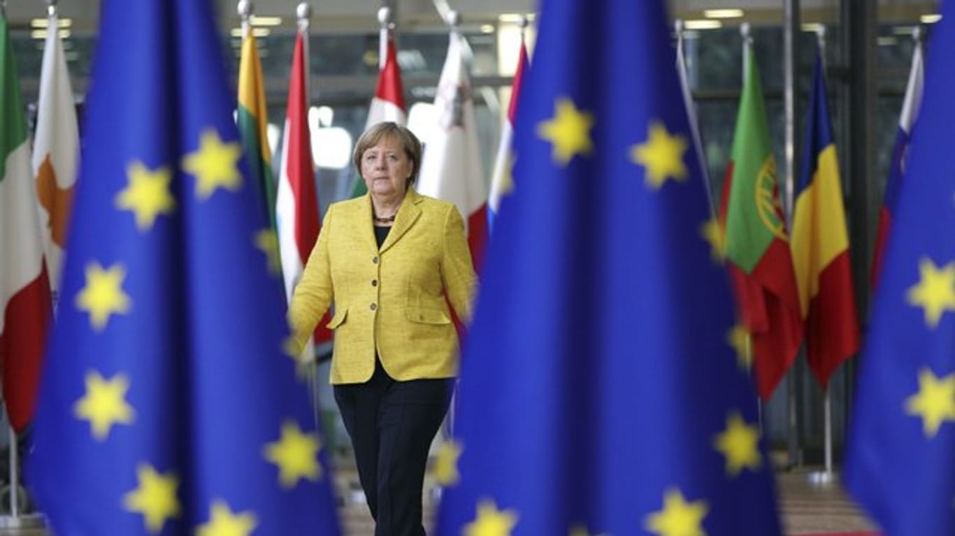 Angela Merkel auf dem Weg zum EU-Gipfel: Die Bundeskanzlerin beharrt darauf, dass im Krisenfall alle EU-Staaten Flüchtlinge aufnehmen.