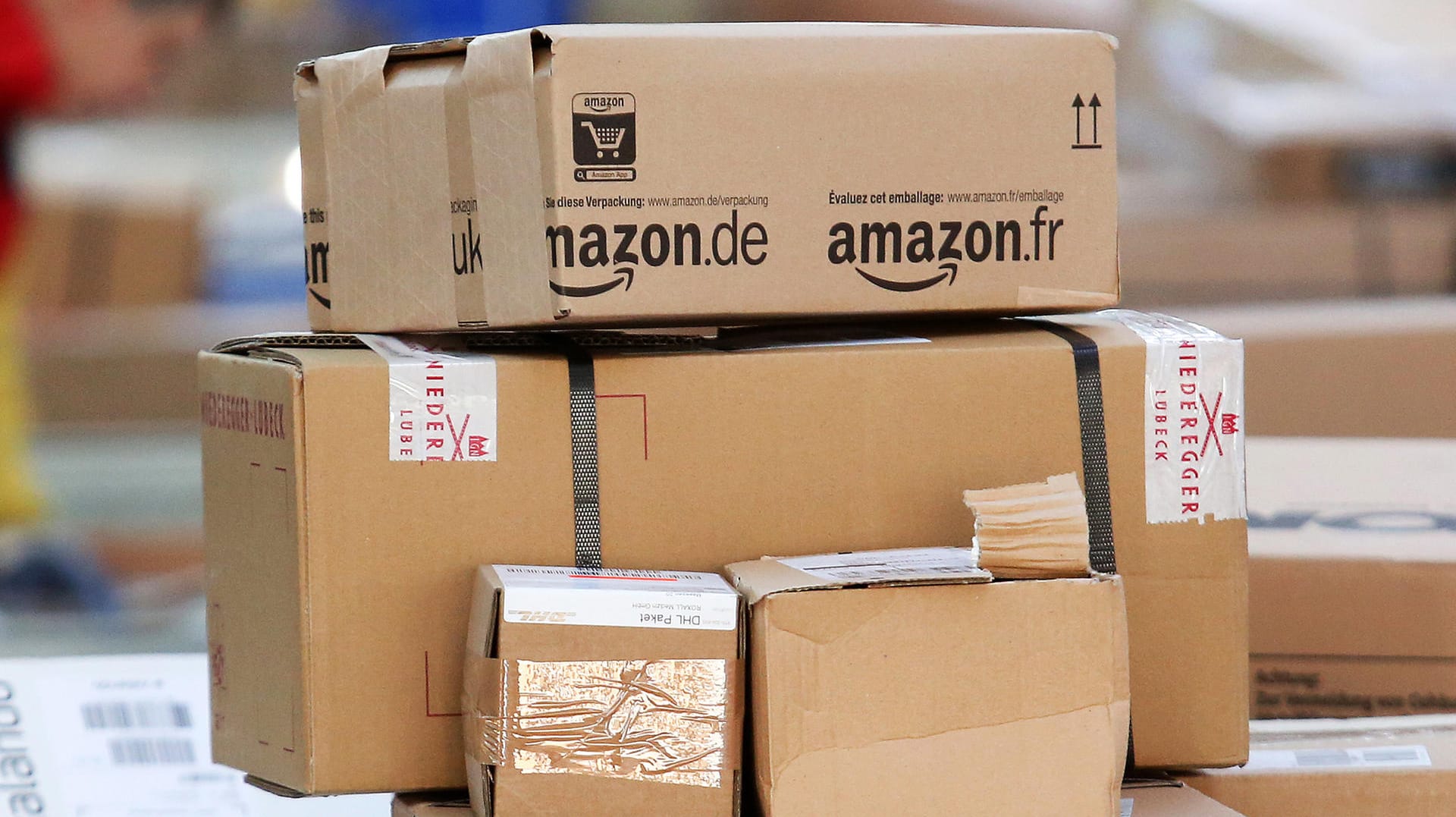 Paket-Stau bei der Deutschen Post: Aufgrund vieler unausgelieferter Pakete sollen Kunden ihre Pakte selbst abholen. Paket-Stau bei der Deutschen Post: Aufgrund vieler unausgelieferter Pakete sollen Kunden ihre Pakte selbst abholen.