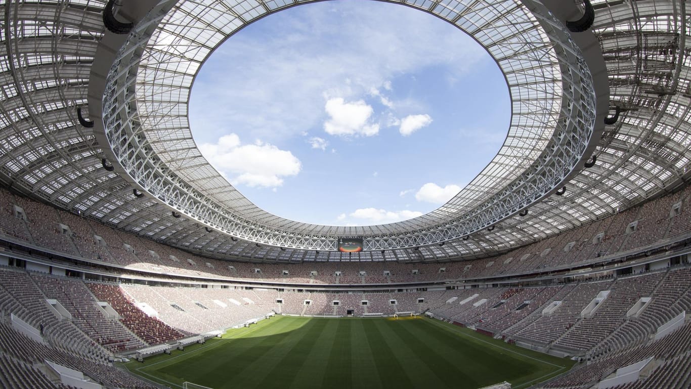 Blick in das Luschnikistadion: Die Fußball-Weltmeisterschaft 2018 wird in Russland ausgetragen. Nun droht die FIFA dem spanischen Verband RFEF mit dem Ausschluss.