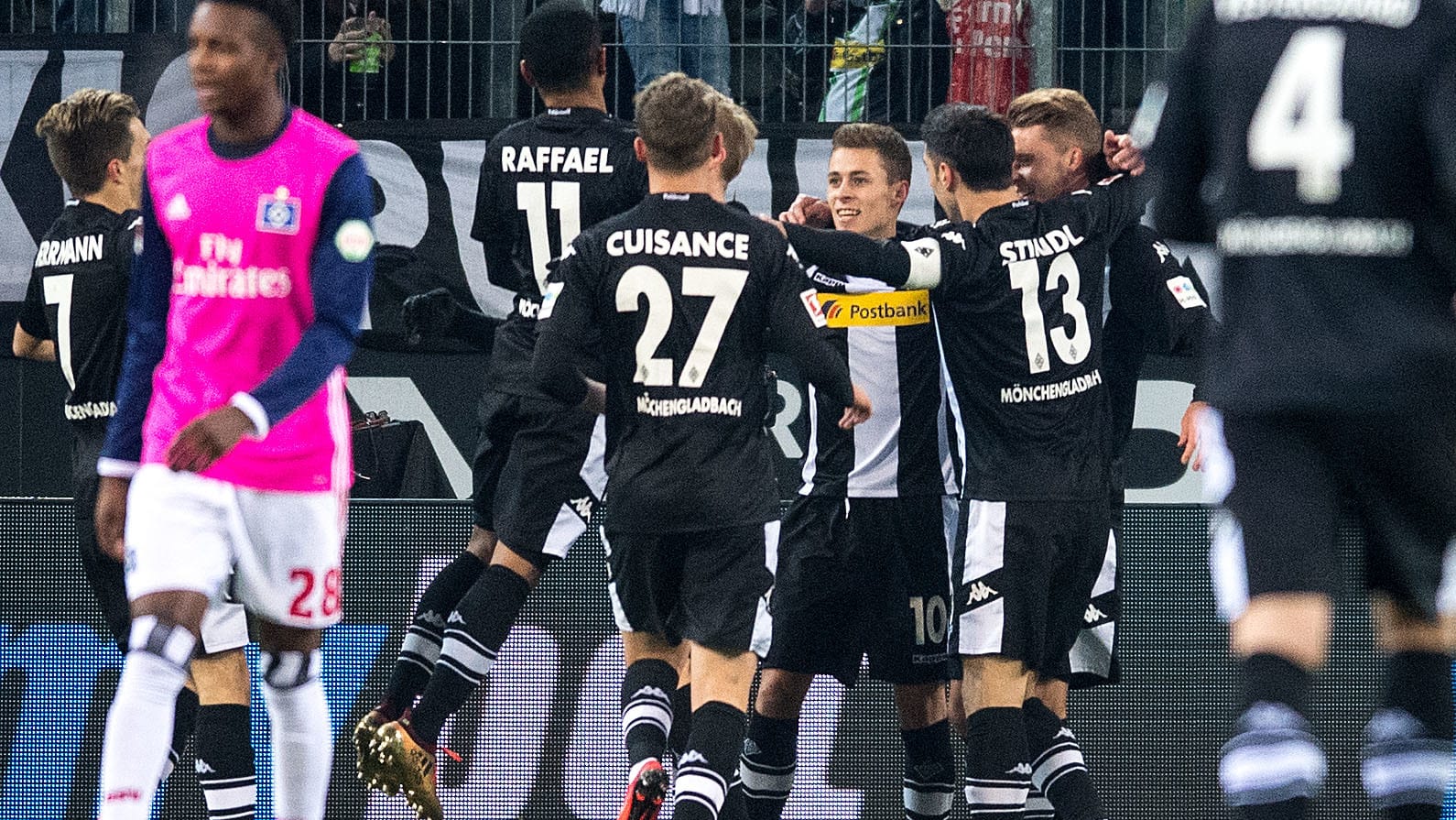 Mönchengladbach jubelt nach dem Sieg über den Hamburger SV.
