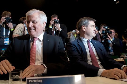 Künftige Doppelspitze: CSU-Chef und Noch-Ministerpräsident Horst Seehofer mit Markus Söder, seinem Nachfolger an der Spitze der Landesregierung.