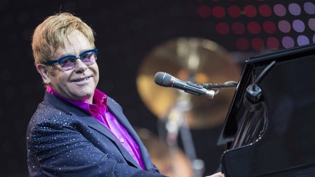 Elton John bekommt Ende Januar ein Ehrenkonzert, an dem viele Stars teilnehmen.