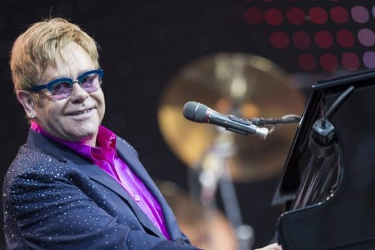 Elton John bekommt Ende Januar ein Ehrenkonzert, an dem viele Stars teilnehmen.