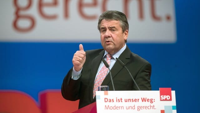 Gabriel fordert von seiner Partei eine stärkere Fokussierung auf die Grundideen der Sozialdemokratie. Gabriel fordert von seiner Partei eine stärkere Fokussierung auf die Grundideen der Sozialdemokratie.