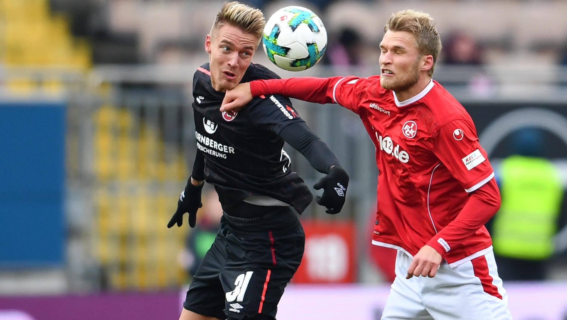 Nurnbergs Petrak (li.) gegen Kaiserslauterns Andersson.