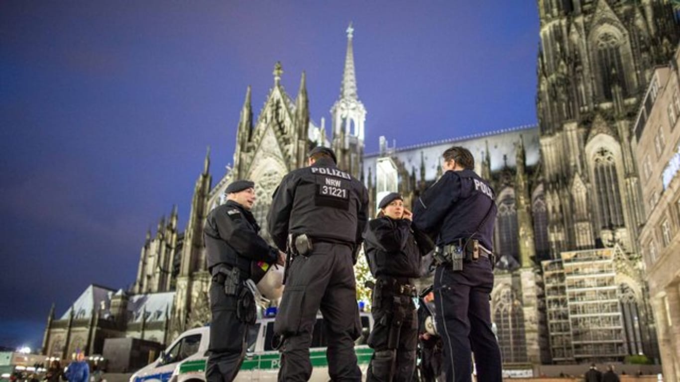 Polizei am Kölner Dom