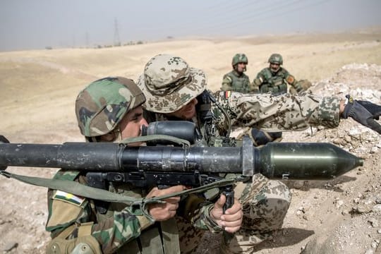 Soldaten der Bundeswehr in der Ausbildungseinrichtung Bnaslawa nahe Erbil im Irak.