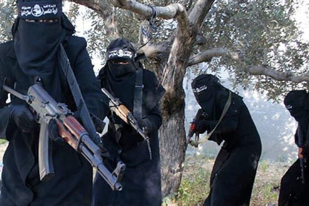Screenshot eines Propagandavideos der IS-Miliz: Angeblich standen diese Frauen im Dienst der Terrorgruppe.