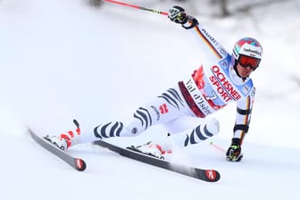 Sorgen um Stefan Luitz: Der deutsche Skirennläufer musste den Riesenslalom in Alta Badia verletzt abbrechen.