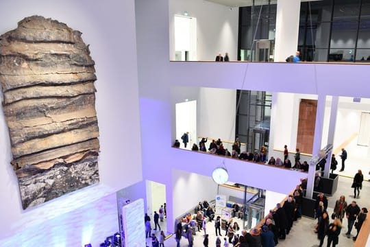 Anselm Kiefers Werk "Sefiroth" im Atrium der neu gebauten Kunsthalle Mannheim.