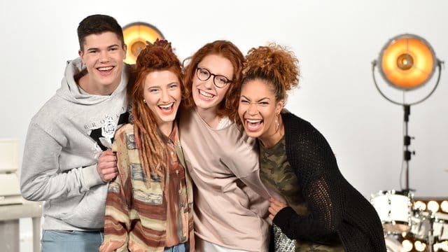 Die Finalisten Benedikt Köstler (l-r), Natia Todua, Anna Heimrath und BB Thomaz in Berlin im Studio Adlershof.