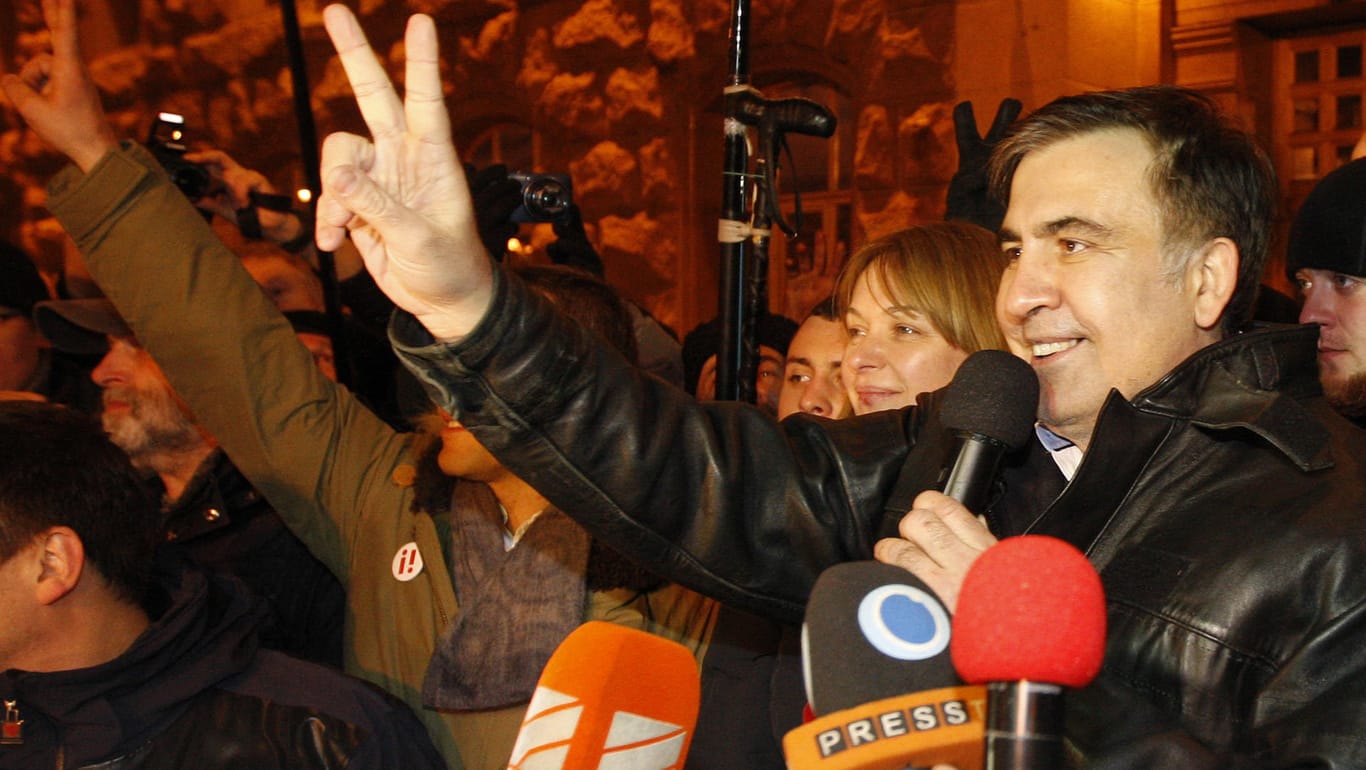 Saakaschwili bei seiner Freilassung vor einer Woche: Jetzt fordert er den Präsidenten heraus.