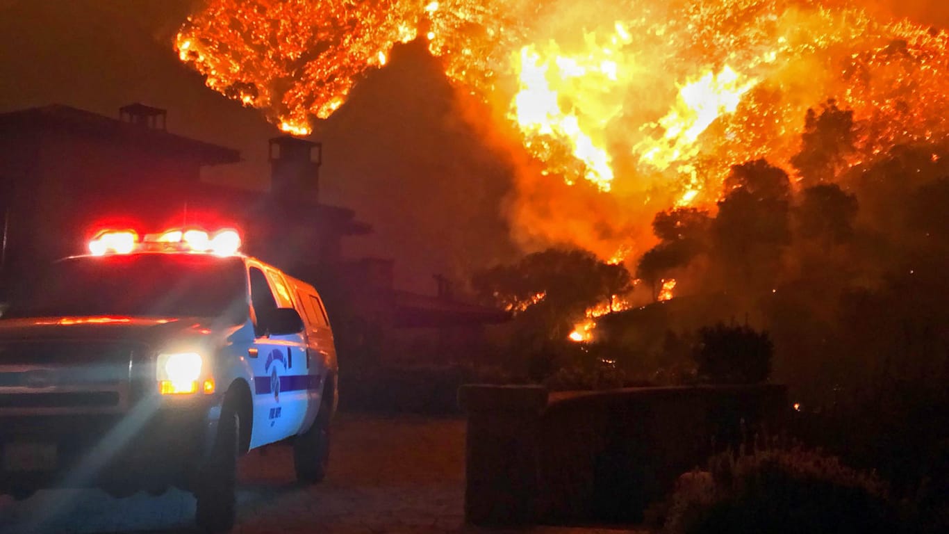 Feuer im Umland von Los Angeles: In Santa Barbara haben Behörden jetzt Zwangsevakuierungen angeordnet.