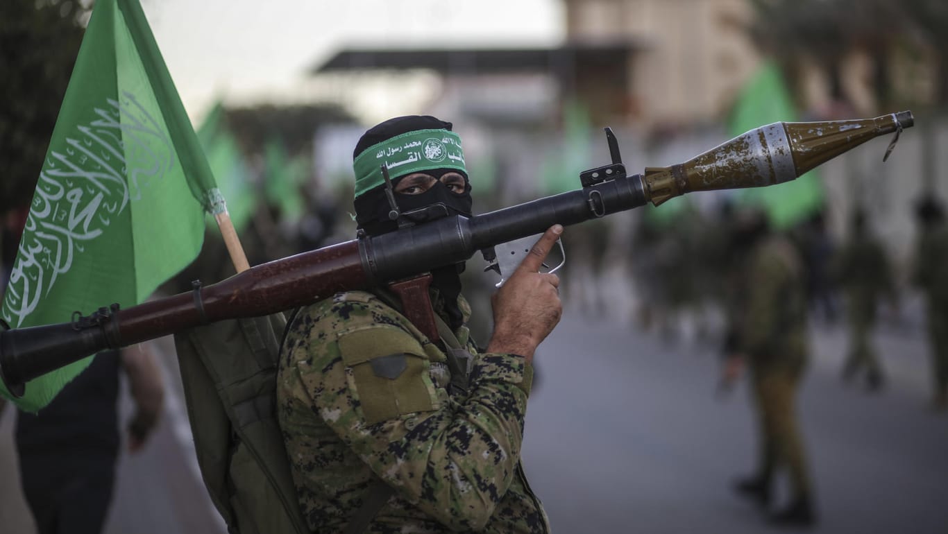 Kämpfer der Kassam-Brigade: Meist sind es Mitglieder des bewaffneten Arms der Hamas, die Raketen auf Israel abfeuern.