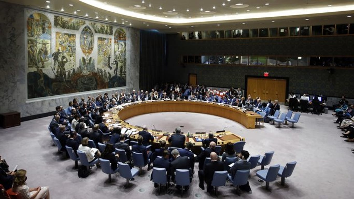 Mit ihrem Veto verhinderten die USA die Resolution, alle anderen 14 Mitglieder des UN-Sicherheitsrats stimmten dafür.