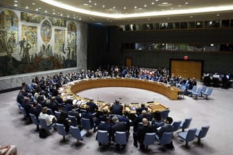 Mit ihrem Veto verhinderten die USA die Resolution, alle anderen 14 Mitglieder des UN-Sicherheitsrats stimmten dafür.