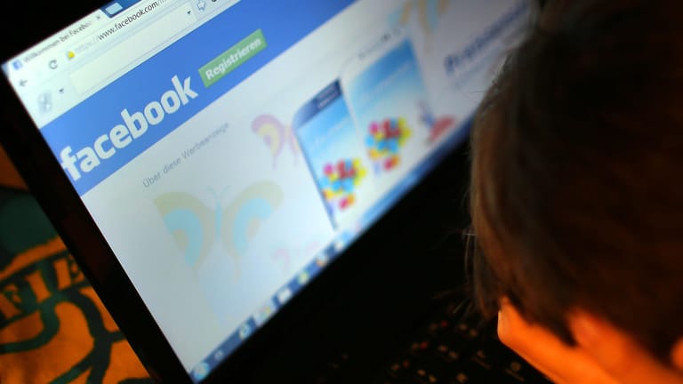 Eine Mutter hat für ihre Kinder auf Facebook nach einer Urlaubsbetreuung gesucht und damit die Polizei auf den Plan gerufen.