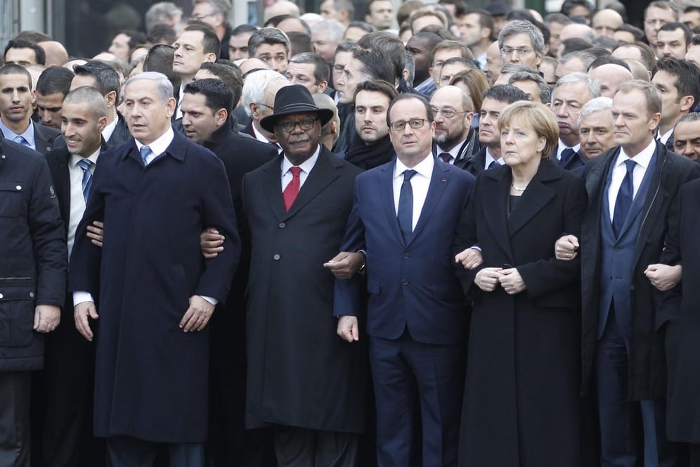 Mass rally for attack victims in Paris