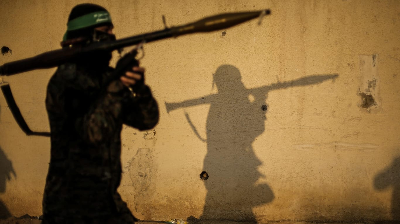 Ein palästinensische Kämpfer der Kassam-Brigaden, dem bewaffneten Flügel der Hamas.