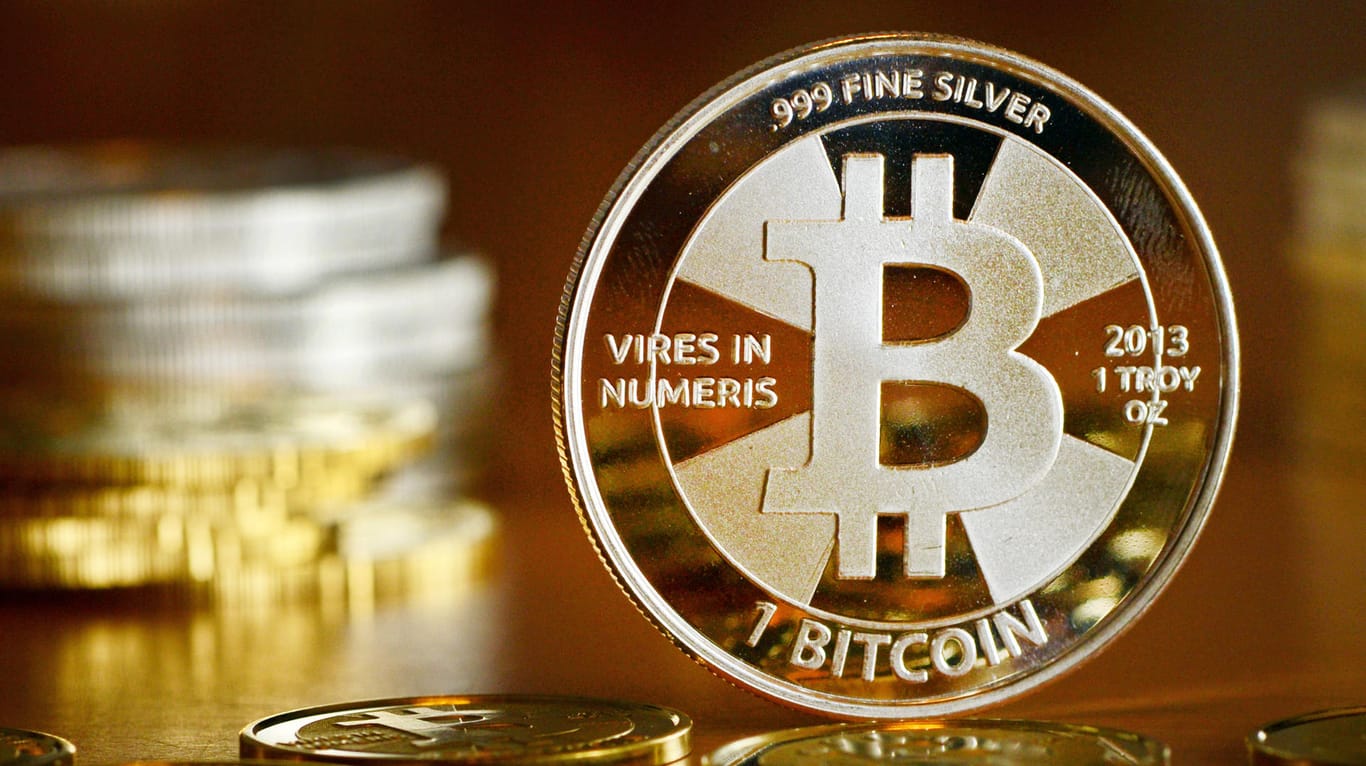 Bitcoin-Münze: Internetsurfer werden immer öfter zum heimlichen Schürfen von Digitalwährungen missbraucht.