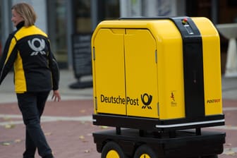 Die Deutsche Post hat die Testphase mit den "PostBOT"-Prototypen beendet.