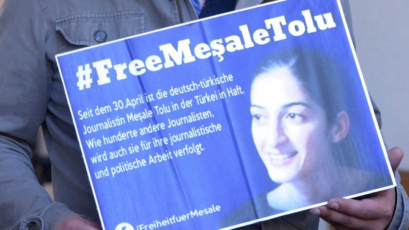 Mesale Tolu: Die aus einem türkischen Gefängnis entlassene Journalistin wird aus unbekanntem Grund auf einer Polizeiwache festgehalten.