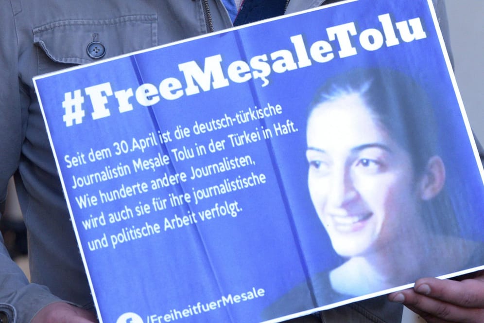 Mesale Tolu: Die aus einem türkischen Gefängnis entlassene Journalistin wird aus unbekanntem Grund auf einer Polizeiwache festgehalten.