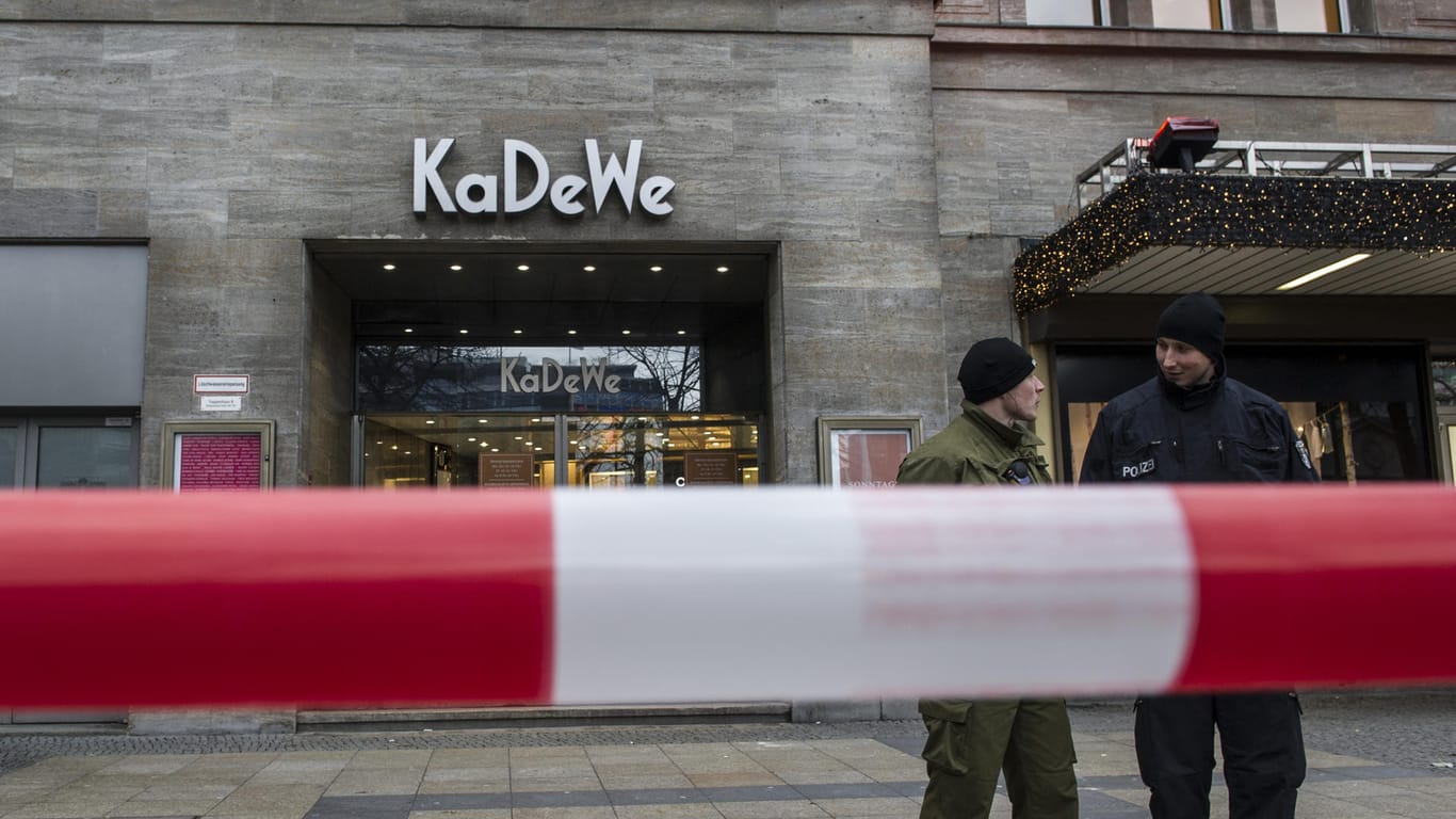 Vor dem Landgericht beginnt der zweite Prozess um den Überfall auf das Berliner Luxuskaufhaus KaDeWe im Jahr 2014.