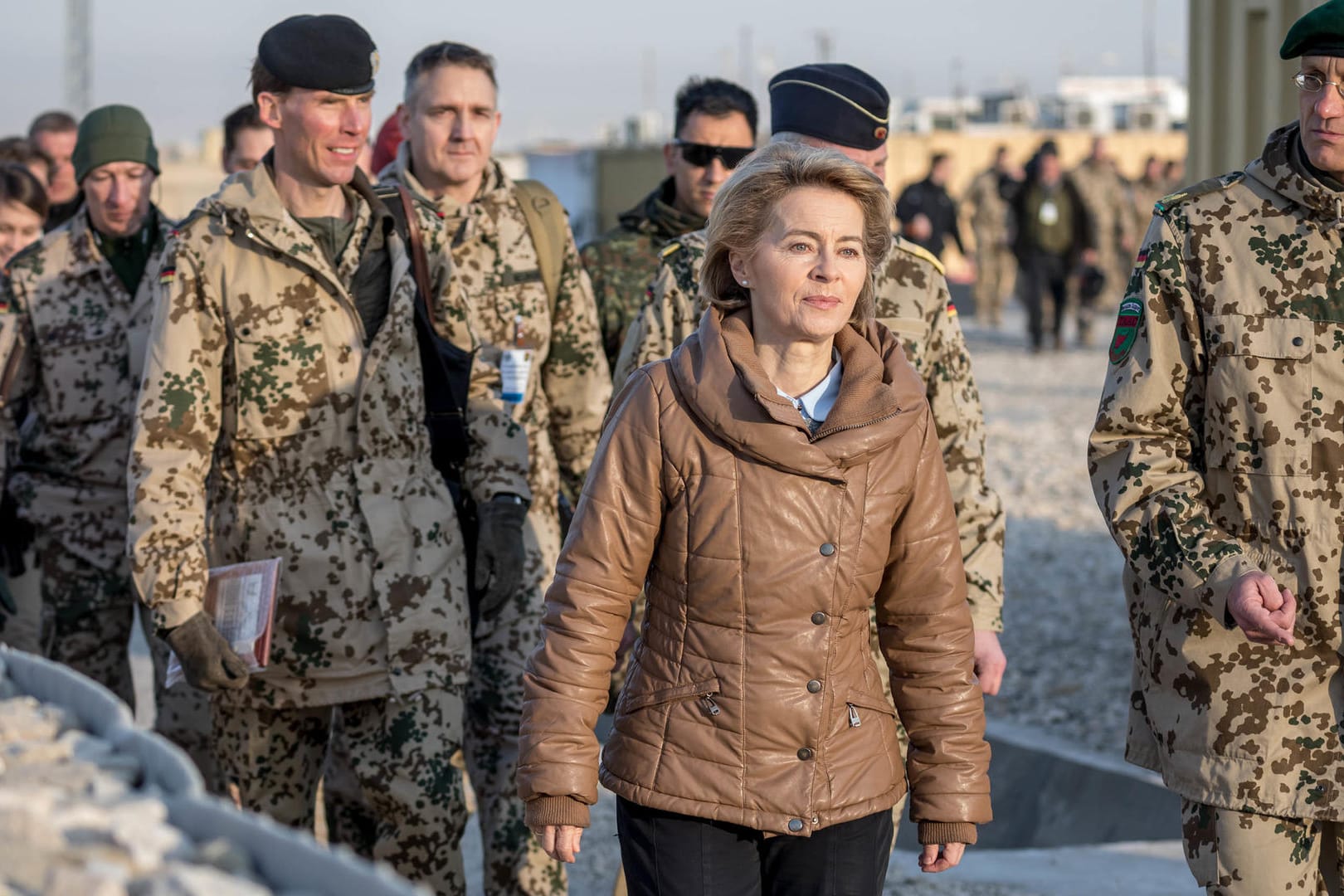 Verteidigungsministerin Ursula von der Leyen (CDU) am Dienstag: Um die Ausbilder der Bundeswehr zu unterstützen, will sie weitere Kampfsoldaten nach Afghanistan entsenden.