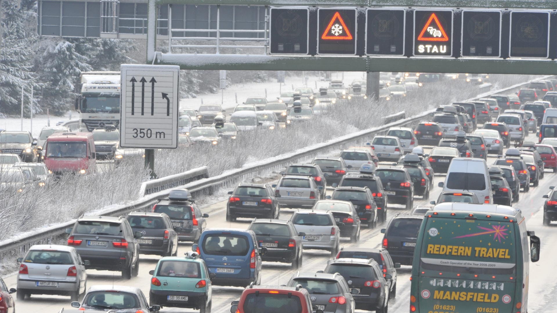 Es droht Stau in beide Richtungen.