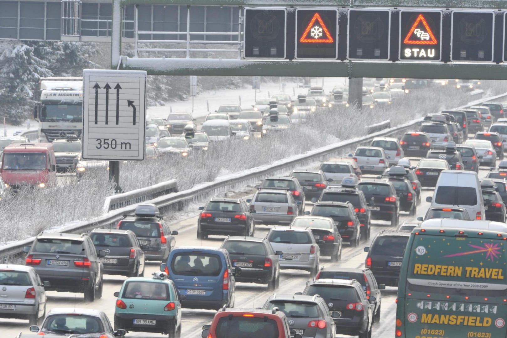 Es droht Stau in beide Richtungen.