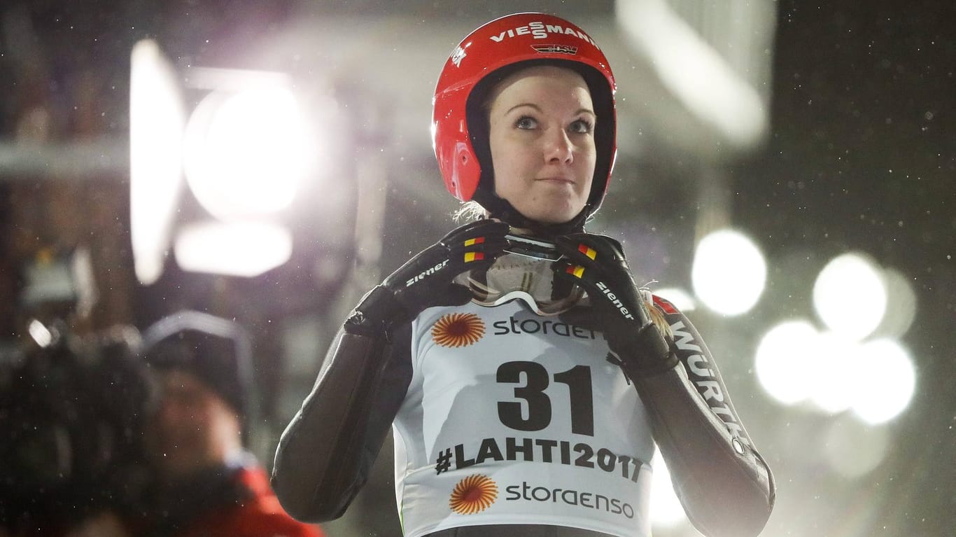 Svenja Würth war ersten Frauen-Teamwettkampf der Weltcup-Geschichte in Hinterzarten schwer gestürzt.