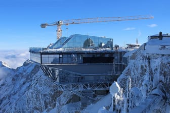 Fast fertig: Die Bergstation der neuen Superbahn auf der Zugspitze.