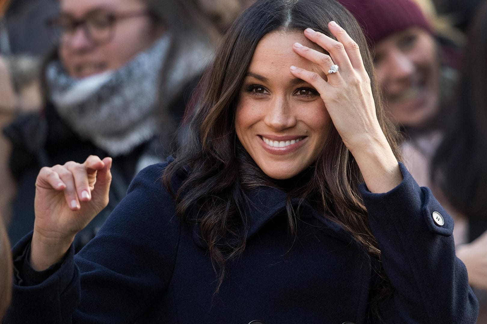 Meghan Markle: Gerade machen erste Entwürfe ihres möglichen Brautkleides die Runde.