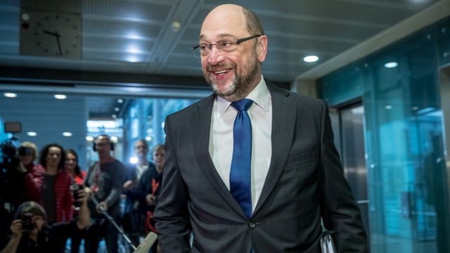 SPD-Chef Martin Schulz beriet zusammen mit den Spitzen von CDU und CSU über die Bedingungen einer Sondierung. SPD-Chef Martin Schulz beriet zusammen mit den Spitzen von CDU und CSU über die Bedingungen einer Sondierung.